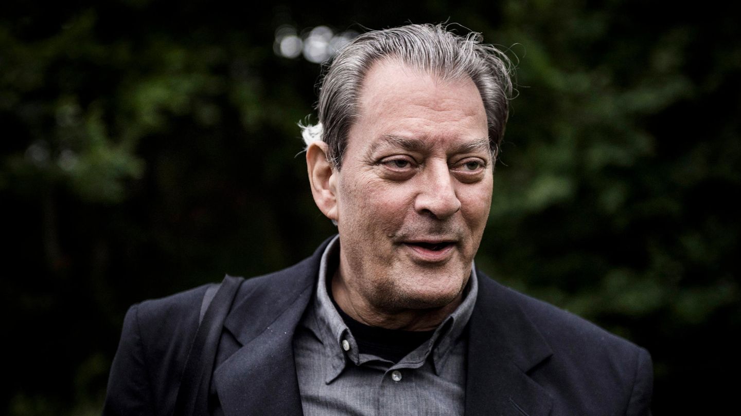 Paul Auster Am 30. April starb der Schriftsteller Paul Auster im Alter von 77 Jahren an Lungenkrebs. In den Jahren vor seinem Tod wurden noch mehrere dicke Werke des Autors veröffentlicht. Der mehr als 1000 Seiten lange Roman "4 3 2 1" von 2017 beispielsweise und die rund 800 Seiten lange Biografie "In Flammen" (Originaltitel: "Burning Boy") über den US-Autor Stephen Crane