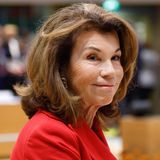 Österreichs erste Kanzlerin Brigitte Bierlein starb am 3. Juni im Alter von 74 Jahren nach kurzer, schwerer Krankheit. Die Juristin war vom Juni 2019 bis zum Januar 2020 die erste Frau an der Spitze einer österreichischen Regierung. Bierleins Amtszeit fiel in die Phase zwischen den beiden Regierung des konservativen Politikers Sebastian Kurz (ÖVP)