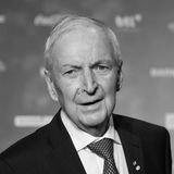 Am 8. Juni starb der frühere Bundesumweltminister und CDU-Politiker Klaus Töpfer nach kurzer, schwerer Krankheit. Den Weg in die Politik schlug Töpfer in den 1970er Jahren im Saarland ein, wo er einen Posten in der Staatskanzlei übernahm. Später wurde er in Rheinland-Pfalz erst Staatssekretär und dann Landesminister für Umwelt und Gesundheit, bevor er in die Bundespolitik wechselte