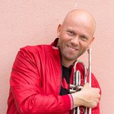 Am 17. Juni starb der Musiker Paul Spencer, der unter dem Namen Dario G auftrat, im Alter von 53 Jahren an Darmkrebs. Mit seinem Musikprojekt Dario G schuf er einige große Dance-Hymnen. "Carnaval de Paris" wurde zur Fußball-WM 1998 veröffentlicht und galt als inoffizielle Hymne. Das Musikprojekt veröffentlichte auch Lieder wie "Voices" und den Song "Dream To Me"