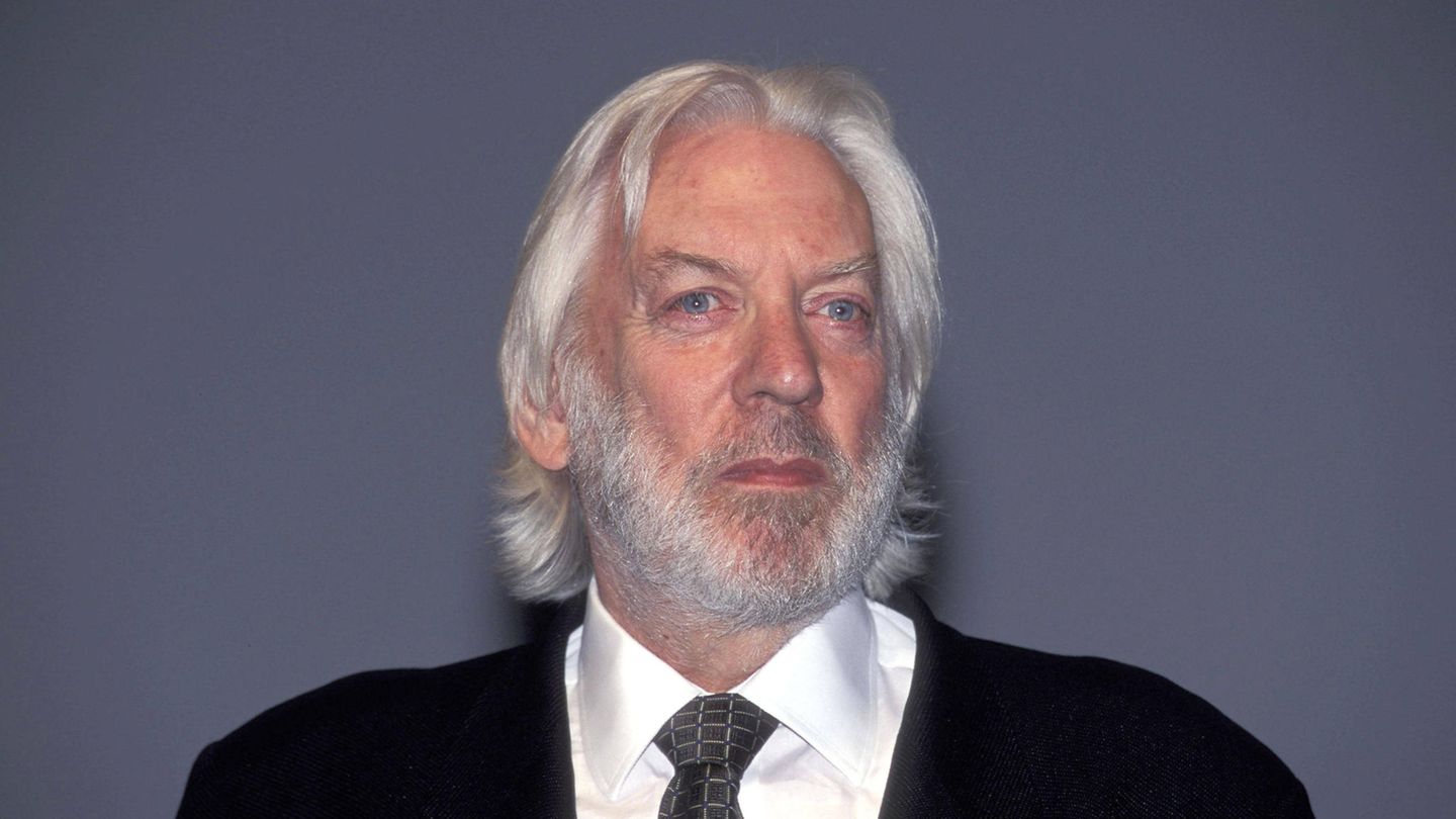 Donald Sutherland Am 20. Juni verstarb der Vater von Schauspieler Kiefer Sutherland im Alter von 88 Jahren. Seit den 1960er-Jahren hatte der Kanadier in mehr als 150 Filmen und TV-Produktionen mitgespielt. Der Kriegsklassiker "Das dreckige Dutzend" (1967) war sein erster internationaler Erfolg. In Erinnerung dürfte er vielen auch als skrupelloser Präsident Snow aus der "Tribute von Panem"-Reihe bleiben