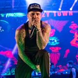 Shifty Shellshock, Sänger und Rapper der Band Crazy Town, starb am 24. Juni im Alter von 49 Jahren an einer Überdosis Drogen. Shellshock, der mit bürgerlichem Namen Seth Binzer hieß, hatte zuvor jahrelang mit Alkohol- und Drogenproblemen zu kämpfen. 2000 landete die Band mit "Butterfly" einen Welthit, an dessen Erfolg Crazy Town jedoch nie wieder anknüpfen konnte