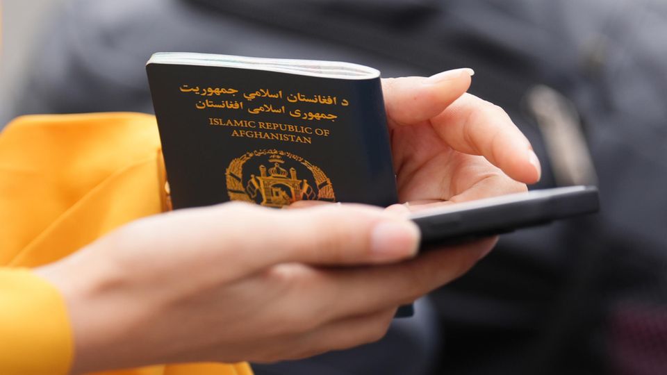 Afghanistan: Warum Geflüchtete Urlaub im Heimatland machen können – obwohl das verboten ist