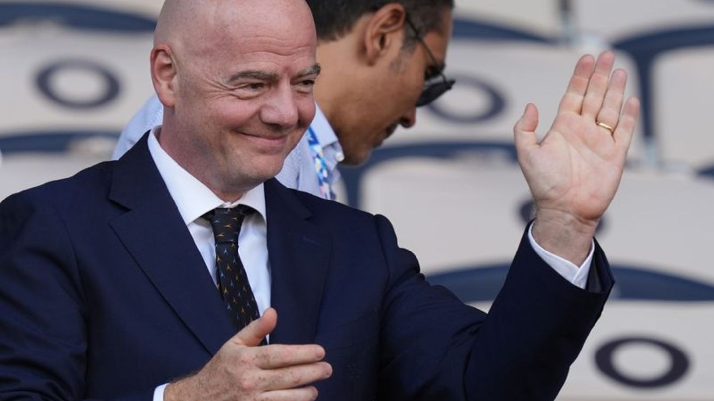 FIFA-Präsident: Infantino würdigt Neuer: "Torwartspiel neu definiert"