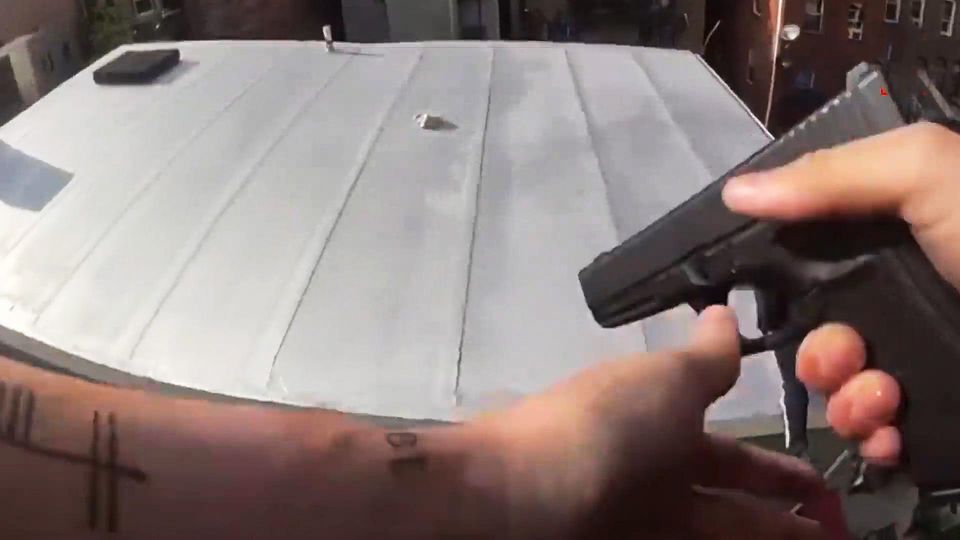 Wie im Videospiel: Polizist jagt Verbrecher über die Dächer von New York City