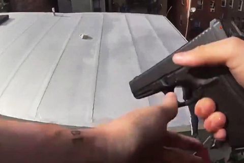 Wie im Videospiel: Polizist jagt Verbrecher über die Dächer von New York City