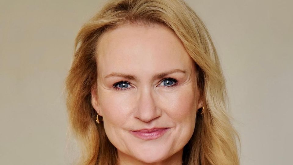 "Bennifer"-Scheidung: Paartherapeutin Birgit Fehst betreut auch Klienten, die Jahrzehnte nach einer Trennung wieder zusammenfinden Paartherapeutin Birgit Fehst betreut auch Klienten, die Jahrzehnte nach einer Trennung wieder zusammenfinden