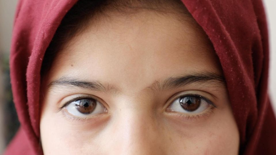 Afghanistan: Zainab und Asma dürfen zur Schule gehen – anstatt zu heiraten Afghanistan: Zainab und Asma dürfen zur Schule gehen – anstatt zu heiraten