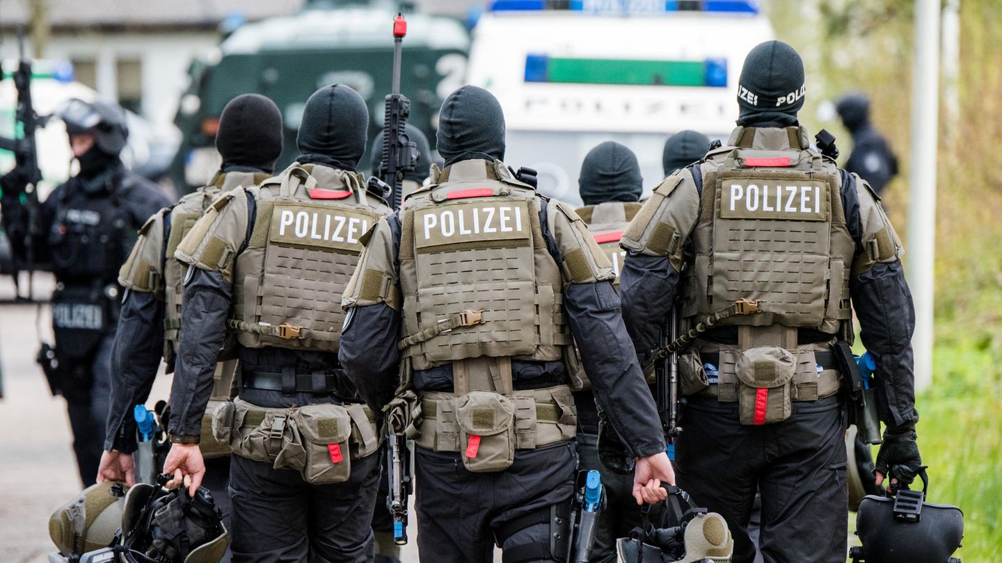 Ein SEK-Trupp auf dem Weg zum Einsatz