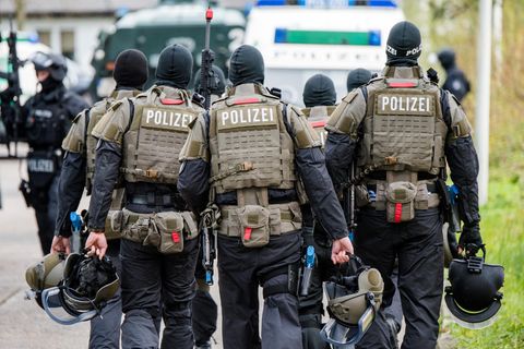 Ein SEK-Trupp auf dem Weg zum Einsatz