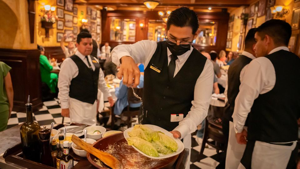 Reporterinnen testen: Gastronomie-Knigge: Was darf man sich beim Restaurantbesuch erlauben? Reporterinnen testen: Gastronomie-Knigge: Was darf man sich beim Restaurantbesuch erlauben?