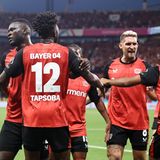 Spieler von Bayer Leverkusen bejubeln ein Tor im Supercup-Spiel gegen den VfB Stuttgart