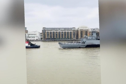 Deutsches Marineschiff überrascht London mit bekanntem "Star Wars"-Lied
