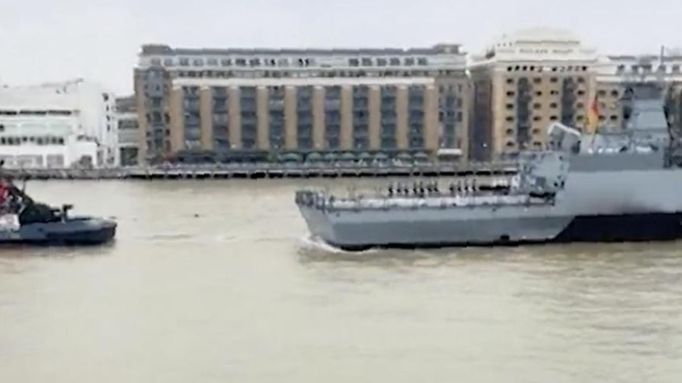 Deutsches Marineschiff überrascht London mit bekanntem "Star Wars"-Lied