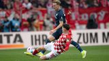 Ob Freiburg, Union Berlin oder wie in der letzten Saison Heidenheim: Eigentlich gab es immer einen der "kleinen" Vereine, der im Laufe einer Saison überraschend stark performte. Doch damit ist in diesem Jahr nicht zu rechnen. Zu wenig hat sich auf dem Transfermarkt getan, zu weit ist die Schere zwischen arm und reich auseinander gegangen.   Das lässt nur einen Schluss zu: Das Abstiegsgespenst wird in diesem Jahr besonders häufig in Berlin, Bochum, Freiburg, Heidenheim, Kiel, Mainz und St. Pauli zu Gast sein – also bei fast der Hälfte der Liga. Ein kollektiver K(r)ampf um den Klassenerhalt. Spannend wird es bestimmt, doch die "größeren" Vereine können sich das Spektakel wohl entspannt aus der Ferne ansehen.