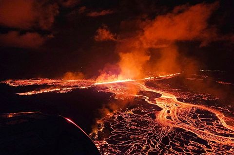 Luftaufnahme von Vulkanausbruch in Island
