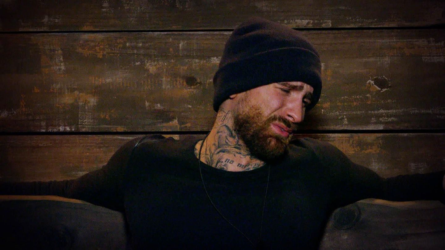 Gigi Birofio ist am Tag 9 im Sommer-Dschungelcamp zum Teamchef gewählt worden. Doch die neue Position behagt ihm gar nicht - er verzweifelt an der Rolle. Er fasst einen Entschluss: Er möchte zukünftig nur noch an Dating-Formaten teilnehmen