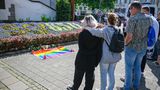 Trauernde Menschen in Solingens Innenstadt