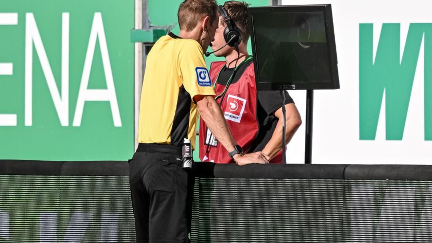 Fußball-Bundesliga: Augsburger schimpfen über Schiri: 