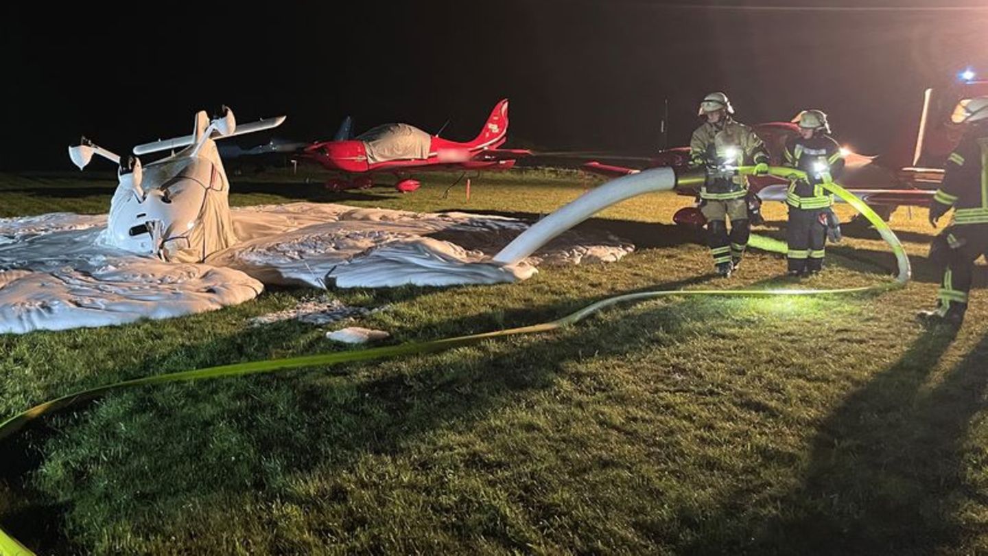 Unwetter: Sturmb&ouml;e wirbelt geparktes Kleinflugzeug durch die Luft