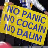 Im März 2001 wechselte Daum wieder zu Beşiktaş Istanbul, wo er bereits von 1994 bis 1996 Trainer gewesen war. Bei einem Derby gegen Galatasaray Istanbul machen die gegnerischen Fans klar, was sie von dem Deutschen halten