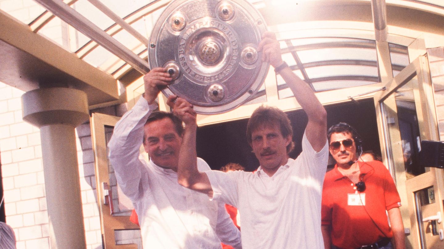 1990 übernahm Daum den VfB Stuttgart und führte ihn in der Saison 1990/1991 erst von Platz 15 auf Position 6 und in der folgenden Saison zum Meistertitel