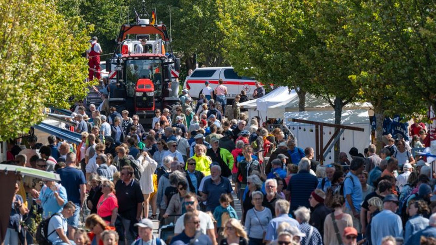 Buntes Programm f&uuml;r Familien: Seebr&uuml;ckenfest in Wustrow zieht Tausende Besucher an