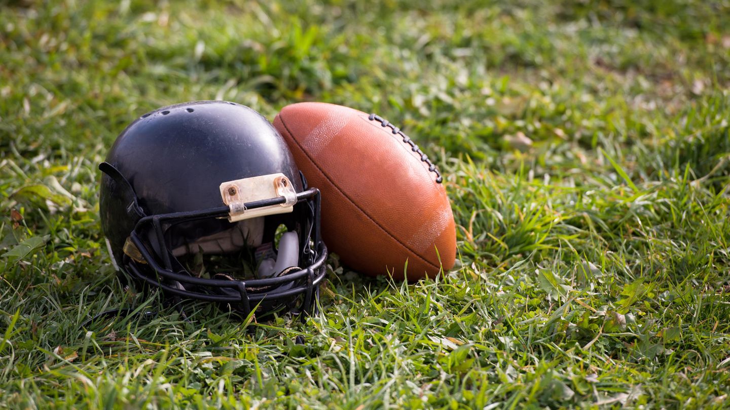 Highschool in Alabama: Teenager erleidet Hirnverletzung bei Footballspiel und stirbt