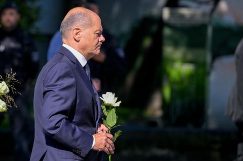 Scholz besucht Solingen nach Messerattacke und gedenkt der Opfer
