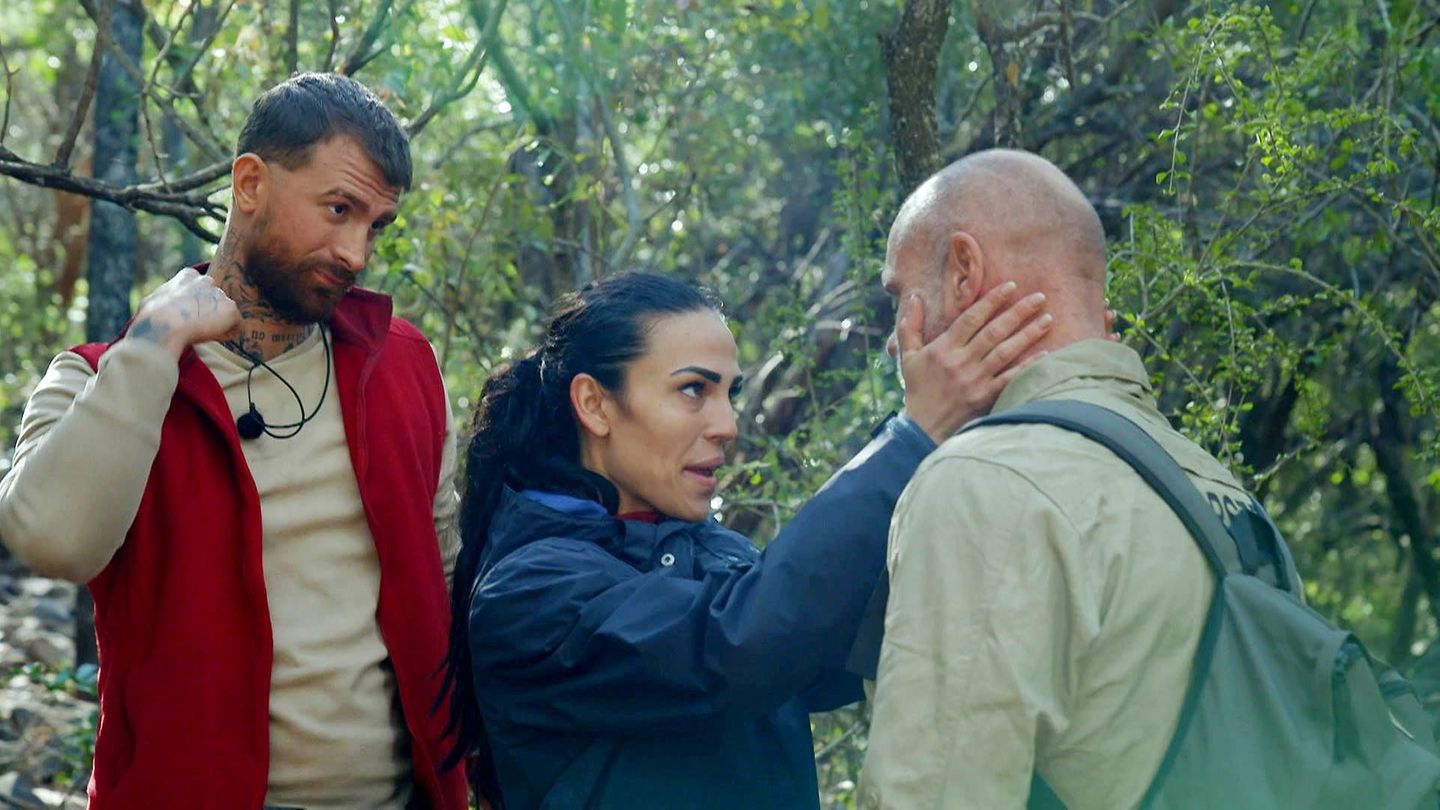 Elena Miras und Gigi Birofio begleiten Thorsten Legat zur Prüfung - und sprechen ihm Mut zu