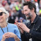 Schönes Paar: Reeves und seine Freundin Alexandra Grant kürzlich beim Motorrad Grand Prix auf dem Sachsenring. Die Künstlerin und er lernen sich 2009 bei einem Dinner kennen. Sie arbeiten an zwei Büchern zusammen ("Shadows" und "Ode to Happiness") und gründen einen Verlag. Erst 2019 wird ihre Liebe öffentlich bekannt. 