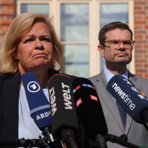 Bundesinnenministerin Nancy Faeser, SPD, und Justizminister Marco Buschmann, FDP, geben ein Statement ab