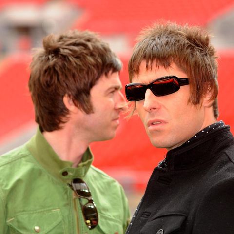 Noel Gallagher (links) und Liam Gallagher (rechts) im Jahr 2008