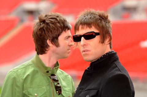 Noel Gallagher (links) und Liam Gallagher (rechts) im Jahr 2008