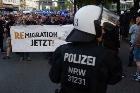 Rechte Gruppe demonstriert in Solingen