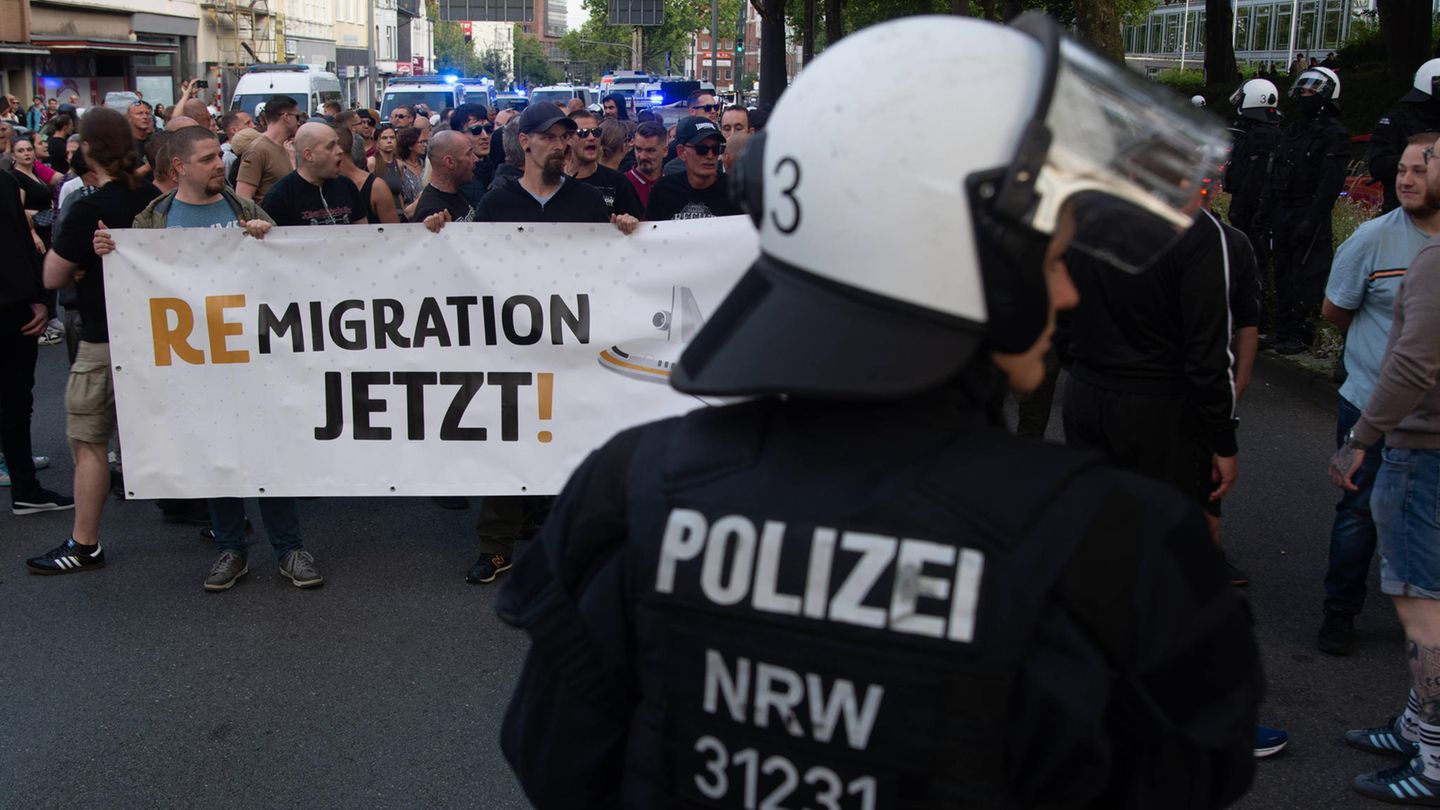 Rechte Gruppe demonstriert in Solingen