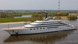 Die "Blue" (IMO 9862231) ist ebenfalls ein recht neues Schiff, war aber 2022 bereits im Ranking vertreten. Derzeit belegt die Yacht, die angeblich Mansour Al Nahyan gehört, den fünften Platz. Die "Blue" ist 160 Meter lang und wurde, wie auch die "Opera", von Lürssen gebaut.