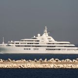 Mit 162 Metern Länge liegt die "Dubai" (IMO 1006324) derzeit auf dem vierten Platz. Das Schiff soll, der Name lässt es erahnen, dem Herrscher von Dubai, Scheich Muhammad bin Raschid Al Maktum gehören. In ihrer aktuellen Form ist die Yacht seit 2006 im Besitz des Herrschers. Sie führte das Ranking sogar einige Jahre an, fiel aber seit 2009 immer weiter zurück.