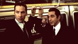 Keanu Reeves neben Al Pacino in einem U-Bahn Abteil