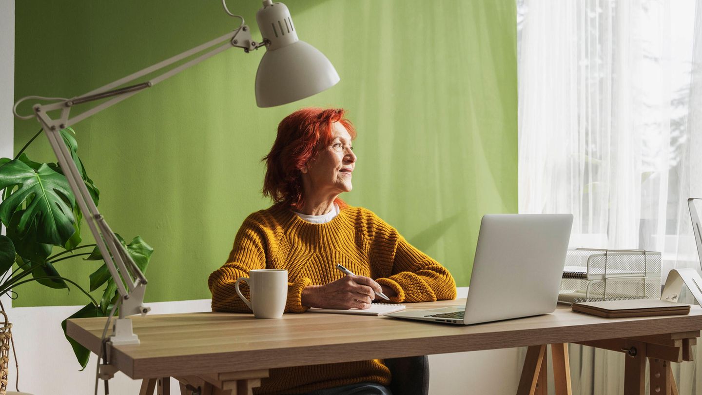 Retiring later: Is working longer financially worthwhile?