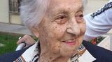 Der laut Guinness-Buch älteste Mensch der Welt, die Spanierin María Branyas, starb am 19. August im Alter von 117 Jahren. Branyas galt seit mehr als anderthalb Jahren als ältester Mensch der Welt. Branyas' Tochter hatte die Langlebigkeit ihrer Mutter in einem Interview auf gute Gene zurückgeführt. "Sie war niemals im Krankenhaus, sie hat sich nie einen Knochen gebrochen"