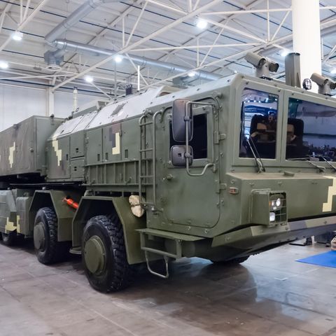 Das Raketensystem Sapsan beziehungsweise Hrim-2 wurde 2018 in Kiew gezeigt