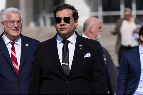 Hochstapler im US-Kongress: Der Lügenkönig unter den Lügenbaronen: Nun muss George Santos wohl in den Knast