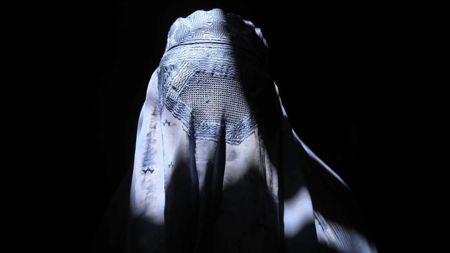 Taliban-Herrschaft: Afghanische Frauen wehren sich auf besondere Art gegen "Tugend"-Gesetz
