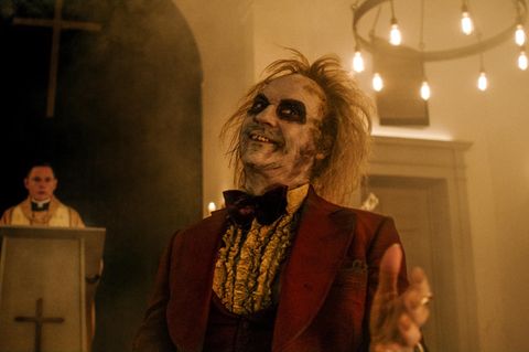 Clown des Schreckens: Michael Keaton darf auch in "Beetlejuice 2" allen in die Suppe spuken. Der Film eröffnete jetzt die Filmfestspiele von Venedig.