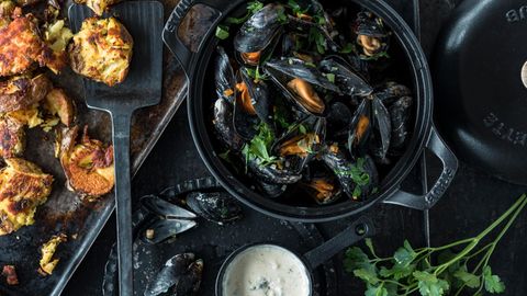 Moules frites: Frittierte Muscheln angerichtet