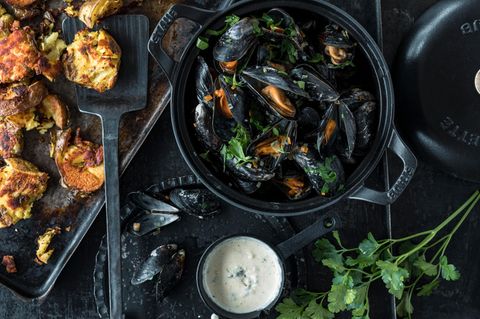 Moules frites: Frittierte Muscheln angerichtet