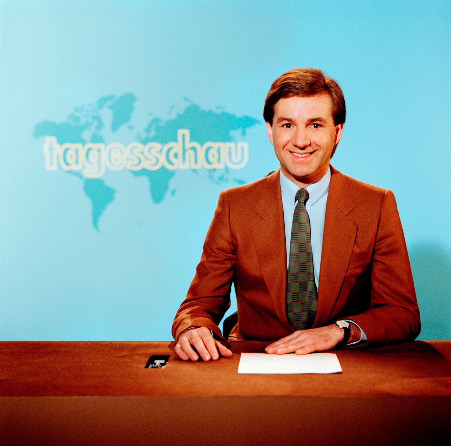 Die meisten Deutschen kennen ihn als "Mr. Tagesschau": Ab 1985 verlas Jan Hofer die Nachrichten in der ARD-Sendung, seit 2004 war er sogar deren Chefsprecher