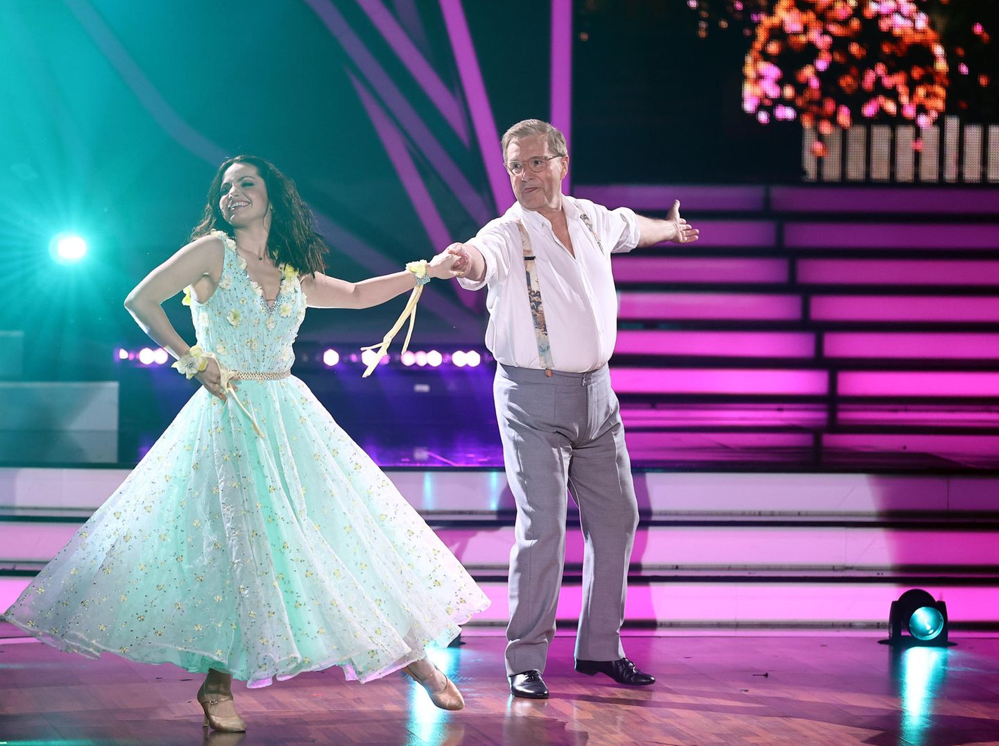 2021 nahm Jan Hofer an der RTL-Show "Let's Dance" teil und ertanzte sich an der Seite von Christina Luft  einen respektablen 8. Platz