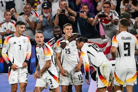 DFB-Spieler jubeln